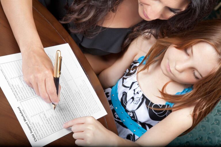 Quand et comment un parent célibataire peut modifier la pension alimentaire pour enfants