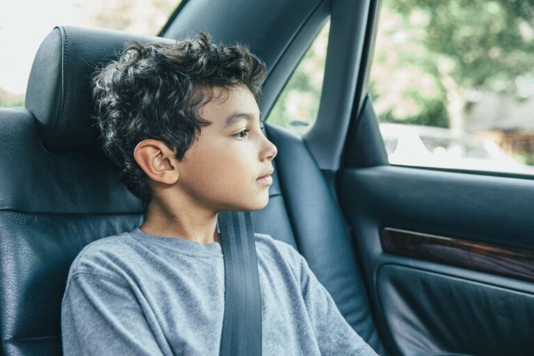 Quand les enfants peuvent-ils s&rsquo;asseoir sur le siège avant ?