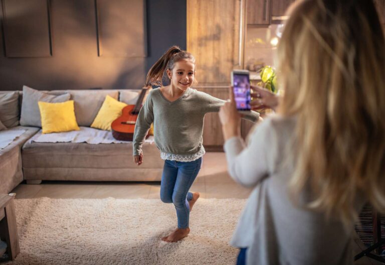 Les plus grosses erreurs de médias sociaux que vous commettez en tant que parent