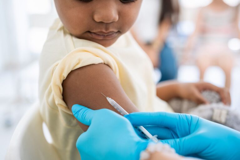 Les vaccins COVID-19 pour les enfants de 5 ans et moins sont sûrs