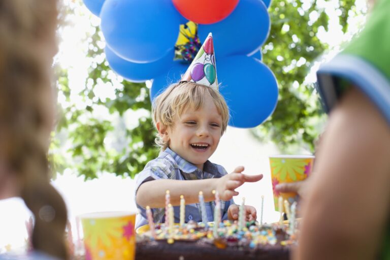 TikTok Mom déclenche un débat sur le gâteau d&rsquo;anniversaire lors d&rsquo;une rencontre avec le parc