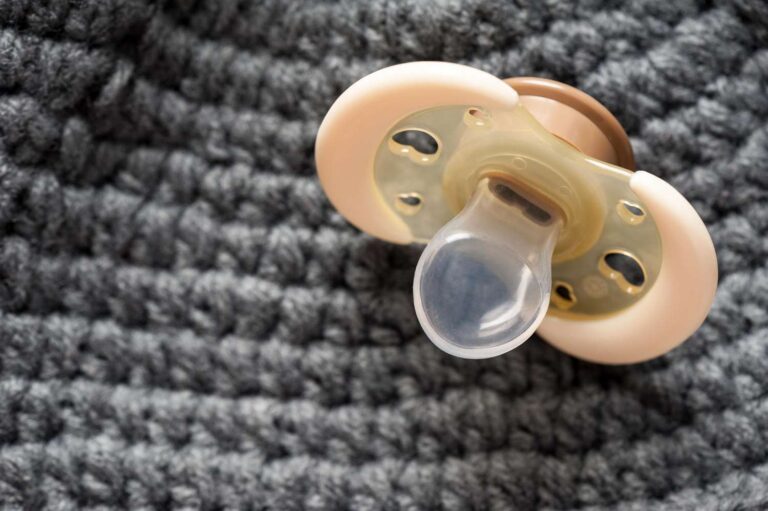 Essayez cette astuce de sucette pour aider votre bébé à s&rsquo;apaiser