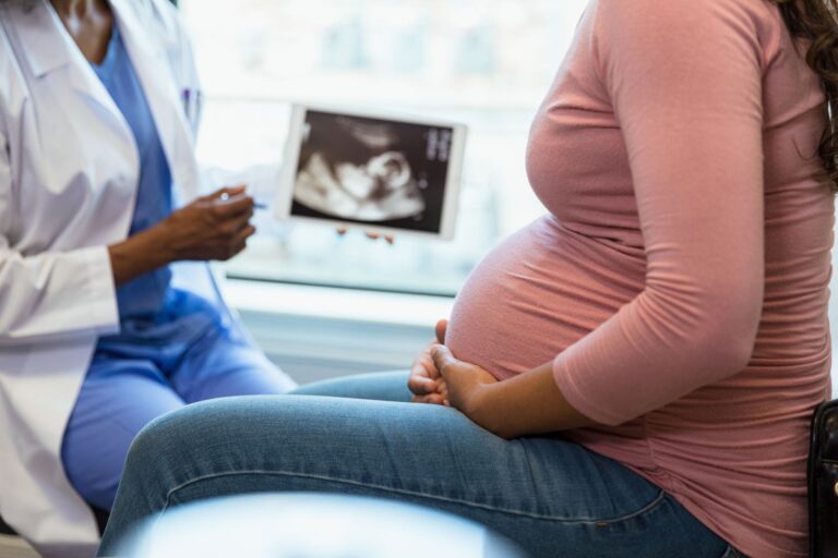 Une femme sur cinq signale des mauvais traitements liés aux soins de maternité