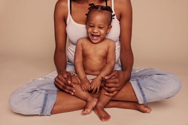 Aveeno Baby fournit des ressources sur l&rsquo;eczéma aux familles noires