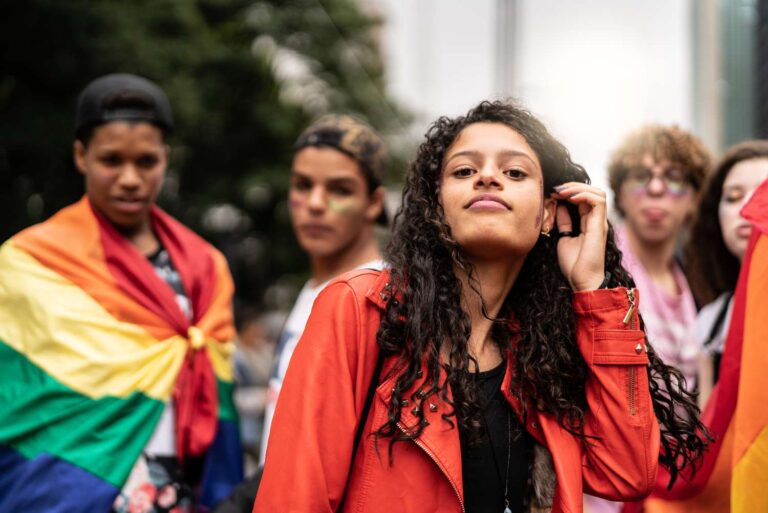 Les jeunes LGBTQ Latinx à haut risque de suicide