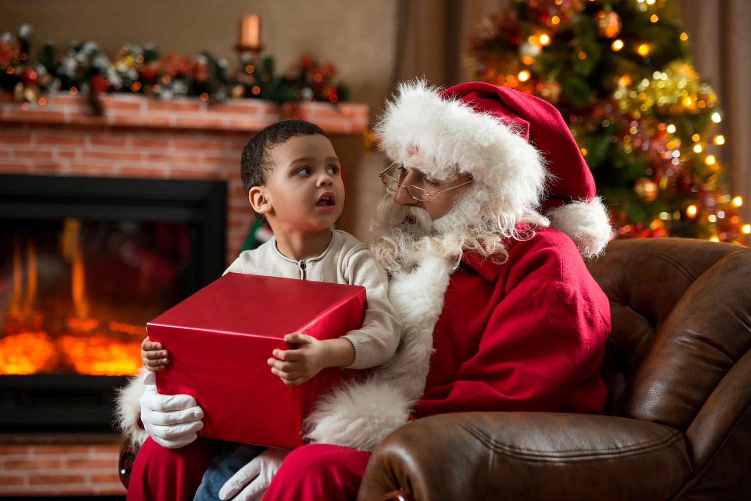Est-il acceptable d'utiliser le Père Noël contre vos enfants ?