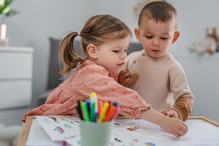 Conseils pour gérer les autocollants pour enfants partout dans la maison