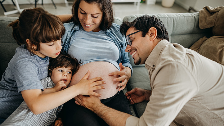 Le dernier guide de vaccination contre la COVID-19 pour les femmes enceintes et les enfants