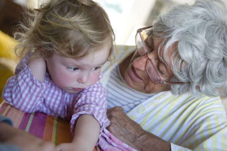 Les grands-parents baby-boomers peuvent-ils transmettre leur anxiété à leurs petits-enfants ?