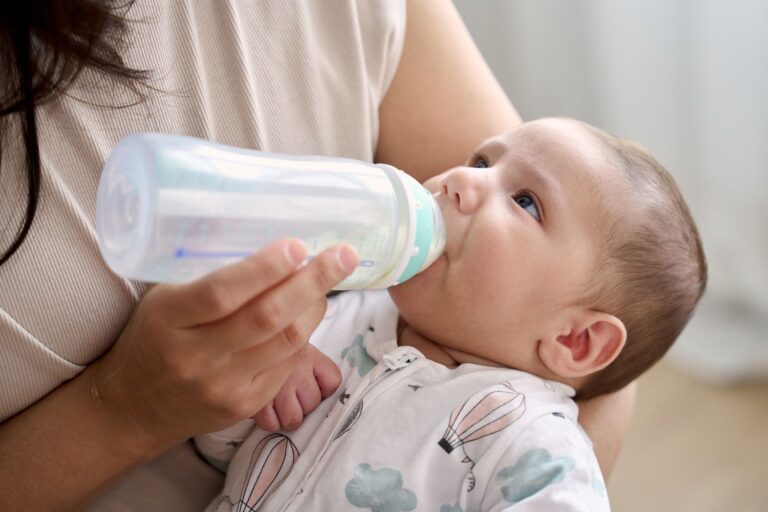Les préparations pour bébés au lait de chèvre arrivent dans davantage de magasins