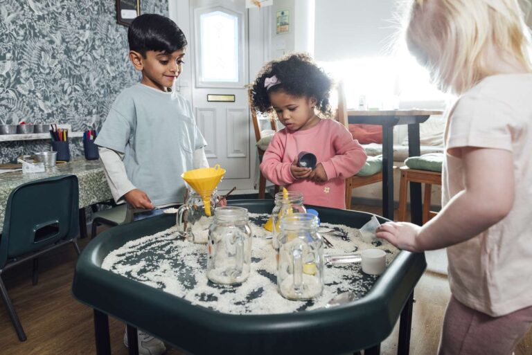 Pourquoi le jeu sensoriel est important pour les enfants