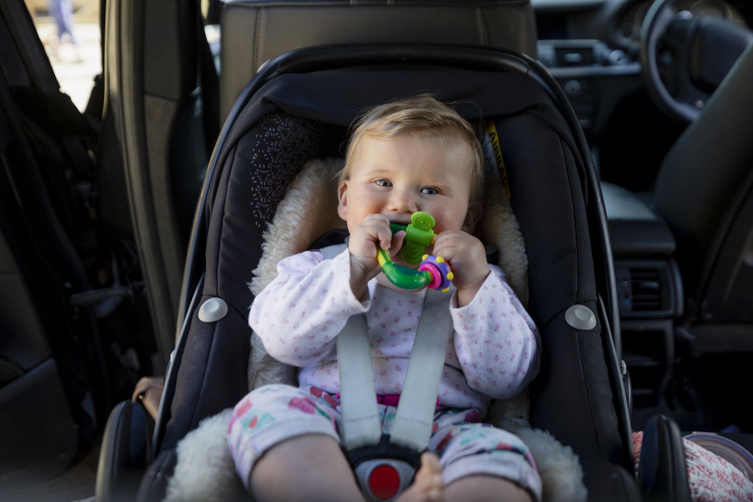 Non, ne retirez jamais un bébé qui pleure de son siège auto