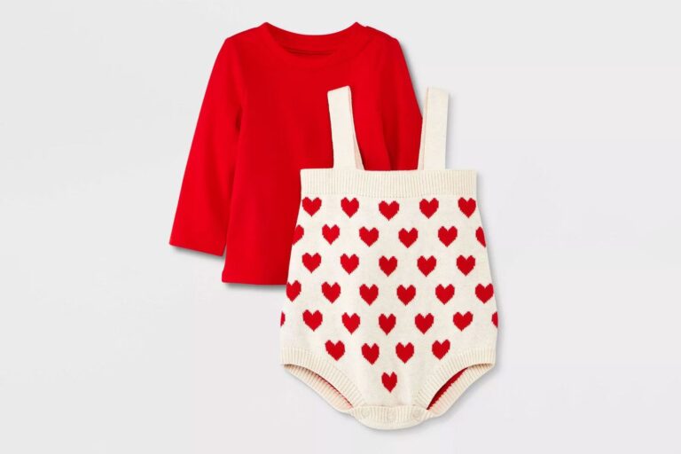 Ces précieux vêtements de Saint-Valentin pour enfants commencent à 6 $