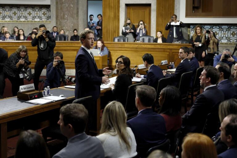 Zuckerberg s&rsquo;excuse auprès des familles pour les dommages causés par les médias sociaux