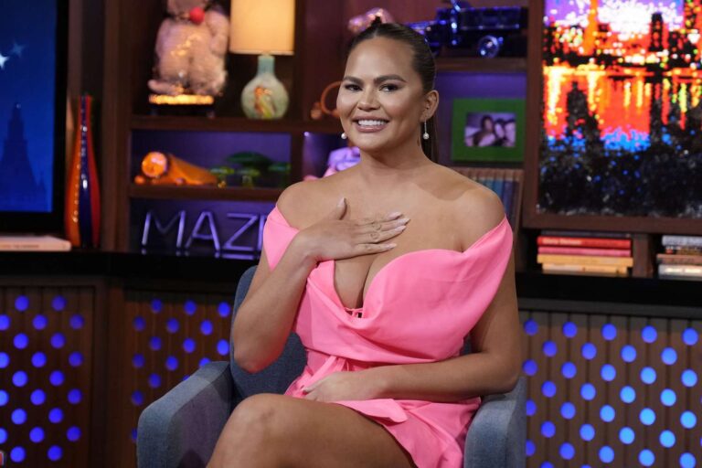 Chrissy Teigen subit des réactions négatives pour la vidéo des Girl Scouts