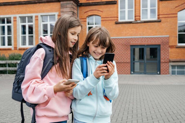 Les parents de la génération Alpha utilisent des applications de partage de localisation pour soulager leur anxiété