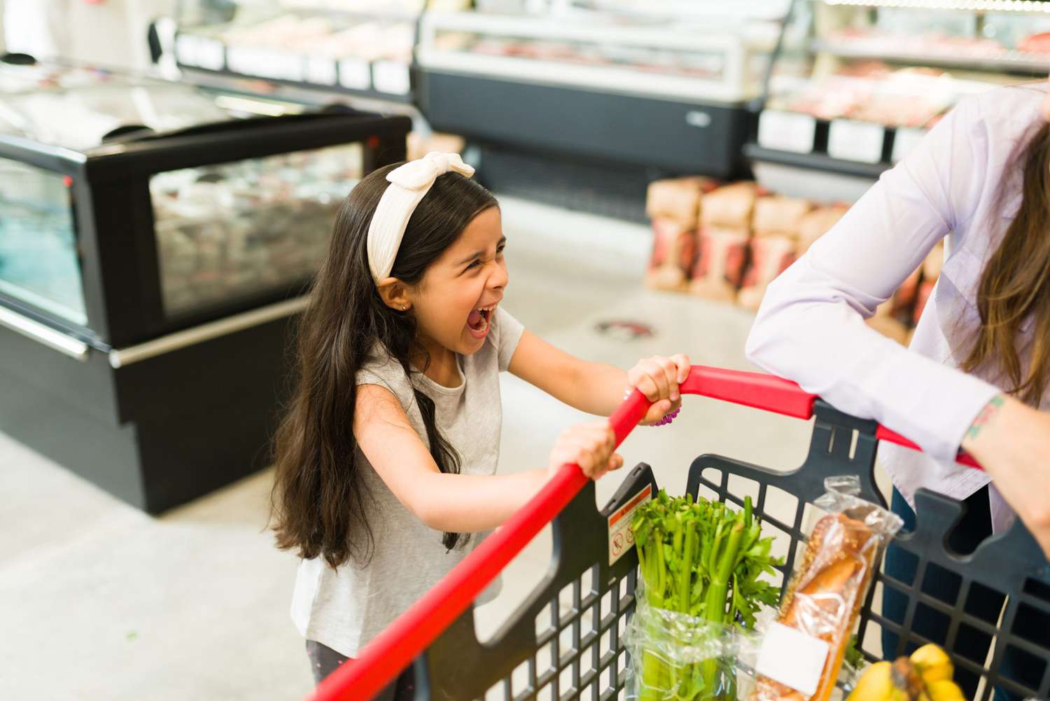 Un thérapeute pour enfants valide le comportement parental doux de maman chez Walmart, même si ce n'est pas la voie la plus facile