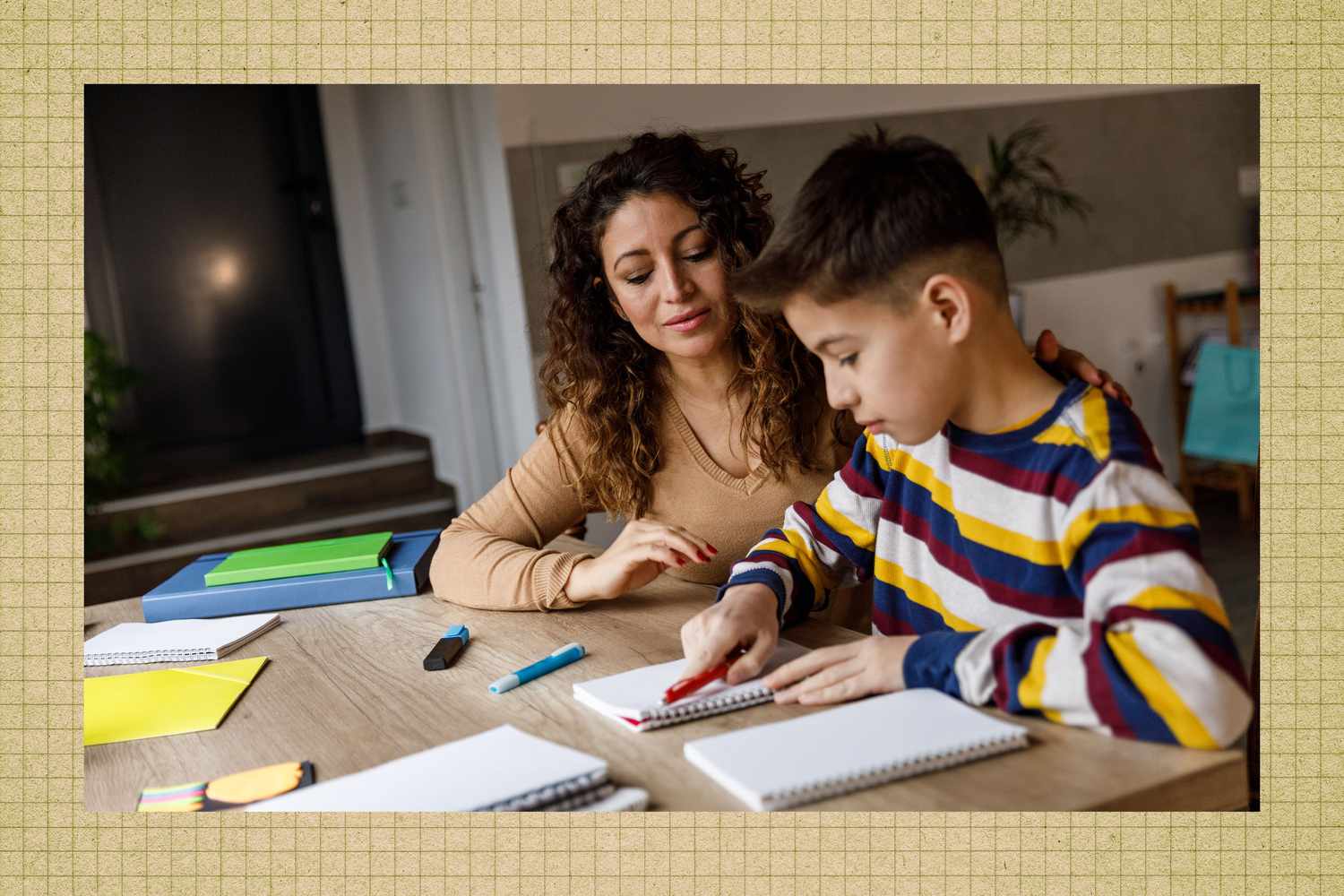 Une maman pratique une « parentalité douce » après que son fils ait oublié son projet