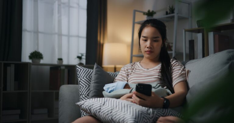 Une nouvelle enquête révèle que la plupart des parents disent se sentir seuls