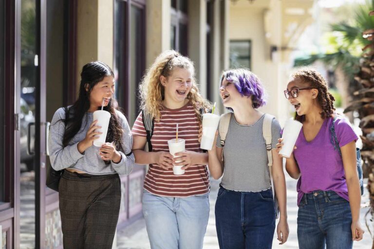 5 conseils pour aider votre adolescent à se forger une image corporelle positive cet été