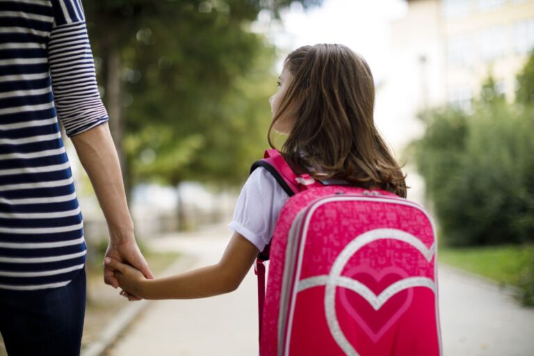 Oui, votre enfant peut être triste à la fin de l'année scolaire