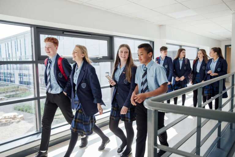 Avantages et inconvénients des uniformes scolaires