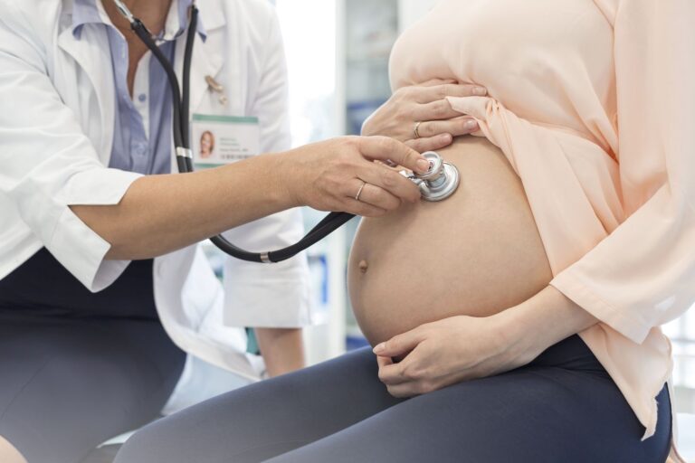 Qu'est-ce qu'un bébé « laisse tomber » pendant la grossesse ?  Les signes expliqués