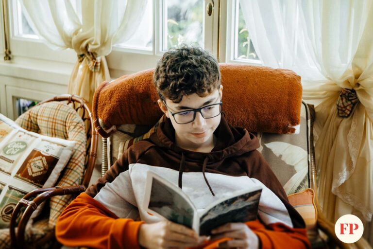 Comment les parents latinos peuvent soutenir leurs préadolescents introvertis
