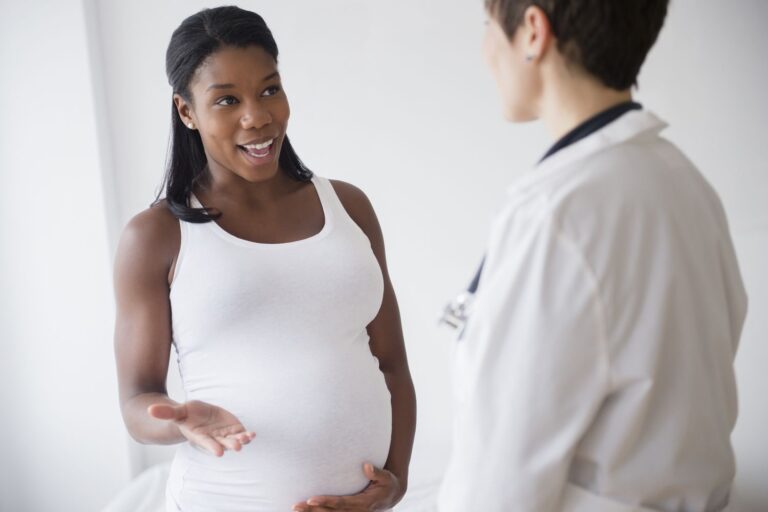 La poche des eaux peut-elle se rompre sans contractions ?