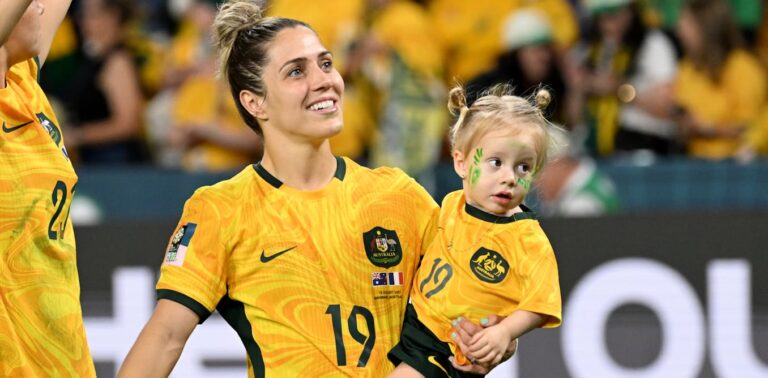 Les Jeux olympiques et la FIFA tentent de mieux soutenir les « mamans » – que font les sports australiens ?
