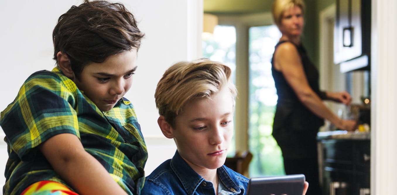 Une surveillance plus stricte de l’utilisation d’Internet par les préadolescents et les adolescents n’est pas toujours la meilleure solution