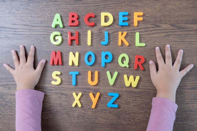 La nouvelle version de la chanson ABC est-elle meilleure pour les enfants ?