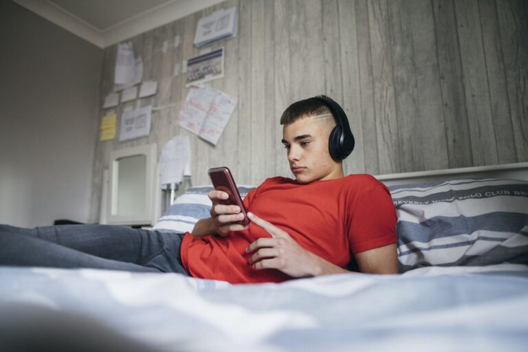 Ne vous sentez pas coupable de l'été tranquille de votre adolescent
