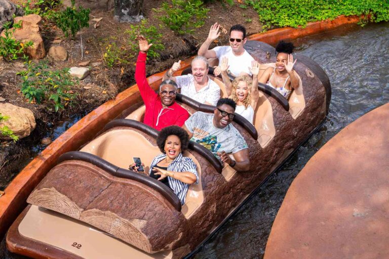 Tiana's Bayou Adventure ouvre à Disney World, remplaçant Splash Mountain