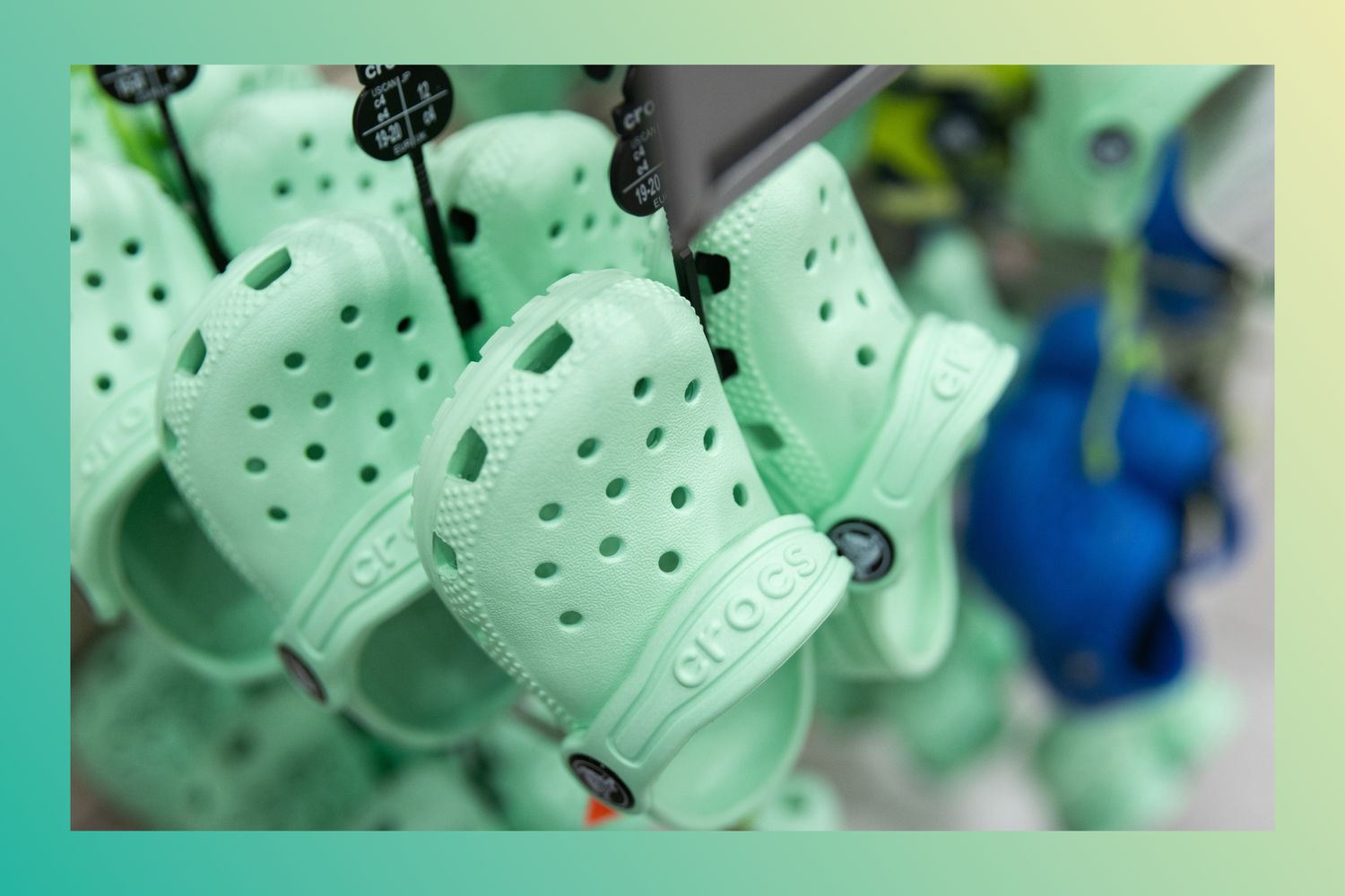 Pourquoi les Crocs sont-ils interdits dans les écoles ?