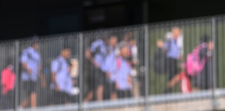 Alors que des élèves maltraitent leurs camarades dans les écoles primaires, comment les parents peuvent-ils contribuer à assurer la sécurité de leurs enfants ?