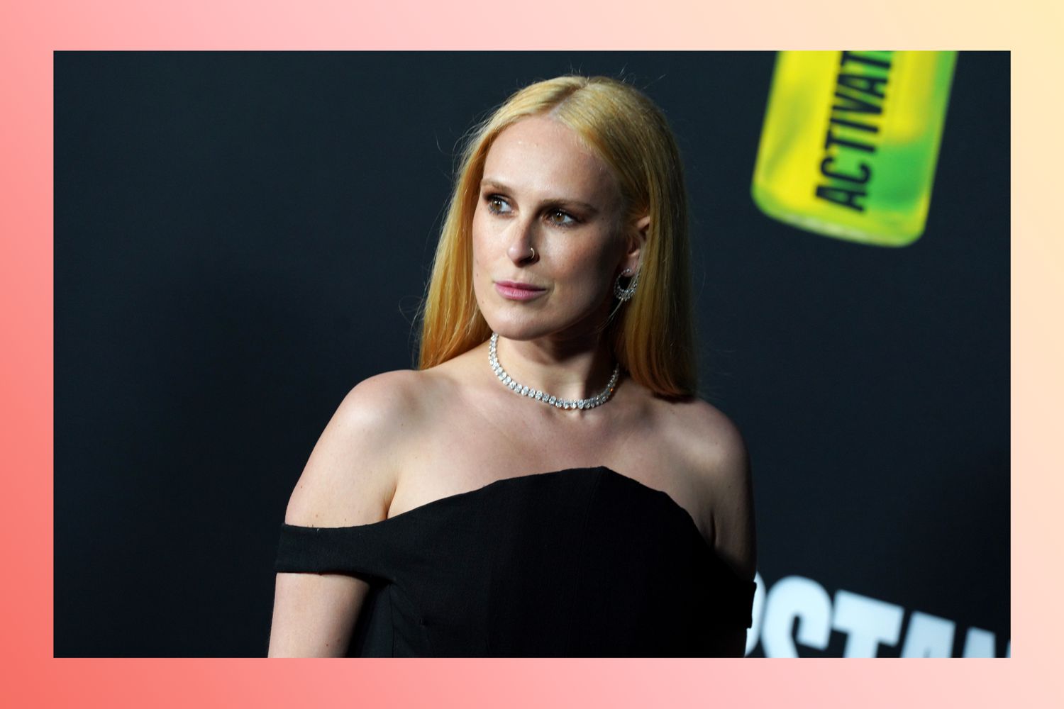 Rumer Wills honteuse en ligne pour une photo en train d'allaiter son tout-petit