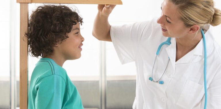 6 choses à faire si le poids de votre enfant dépasse la fourchette idéale – et 1 chose à éviter