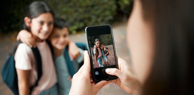 Le monde en ligne n'est pas toujours sûr. Voici ce qu'il faut savoir avant de publier des photos de votre enfant