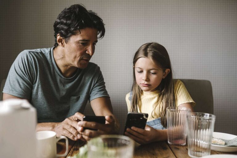 Parler de classe sociale aux enfants aide à façonner leurs opinions : voici ce qu'il faut dire