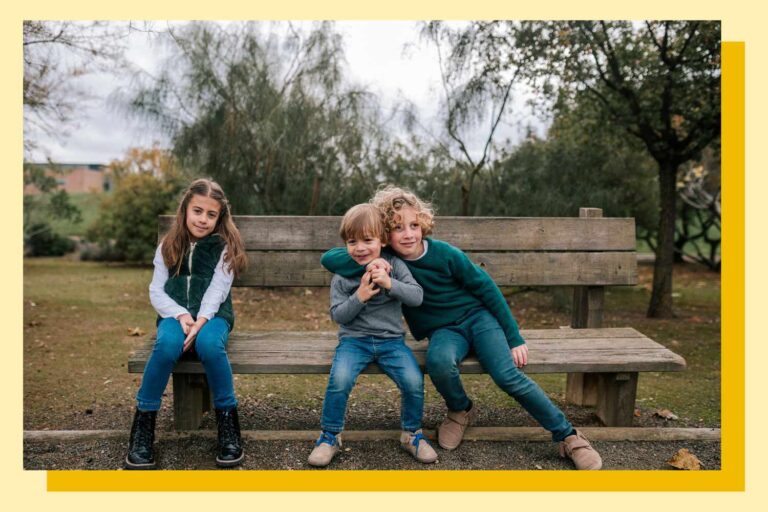 Les enfants du milieu sont-ils meilleurs que leurs frères et sœurs?