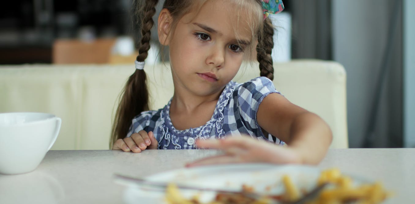 Pourquoi mon enfant mange-t-il si bien à la garde d'enfants mais pas à la maison?