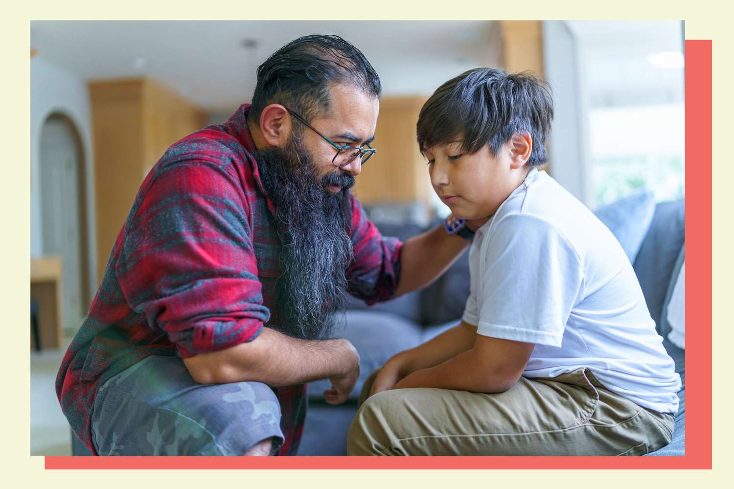 Papa donne une grande réponse à son fils intimidant un pair