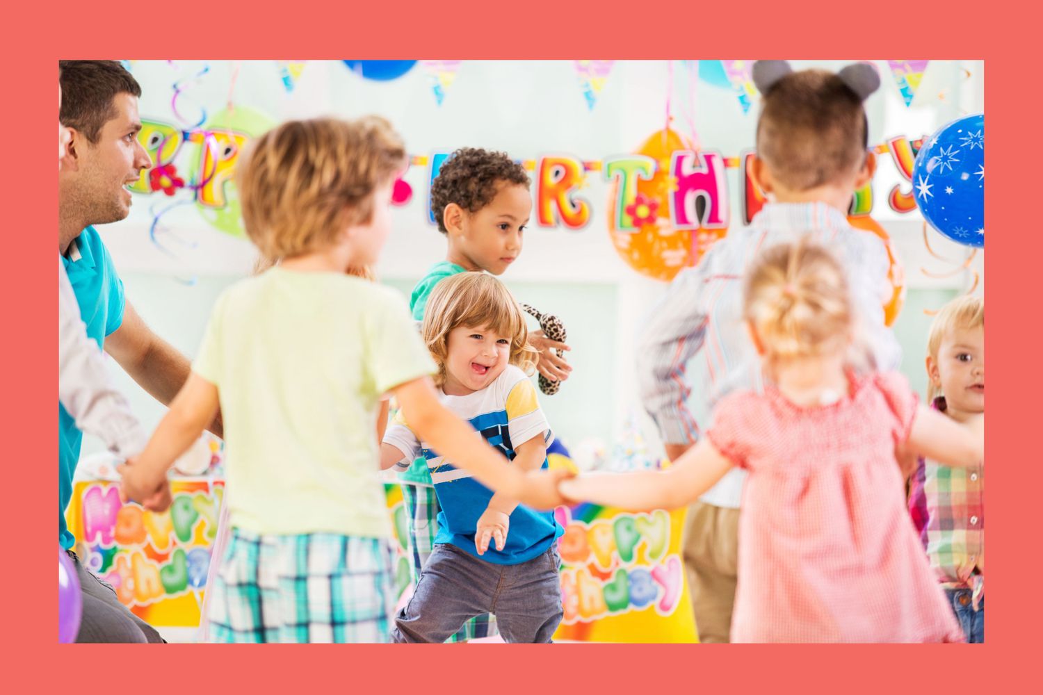 Est-il jamais acceptable d'apporter un frère ou une sœur à une fête d'anniversaire?
