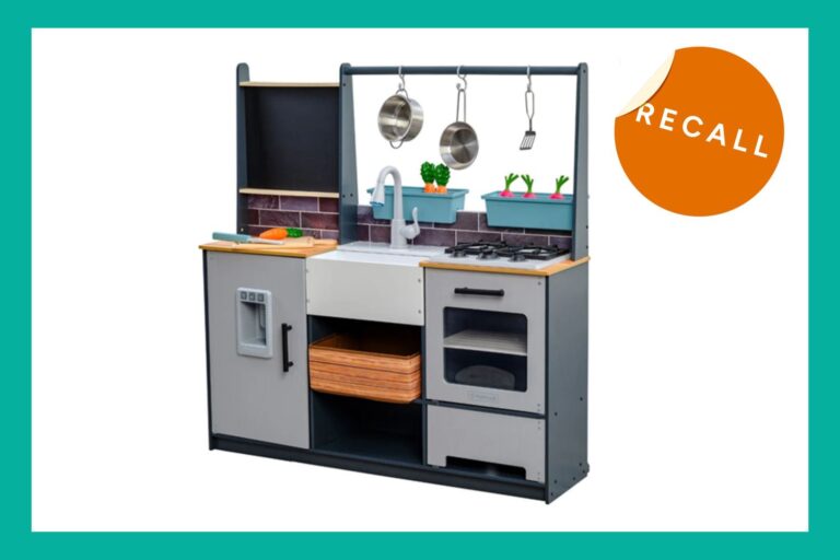 Près de 200 000 cuisines de jeu rappelées après la mort de l'enfant