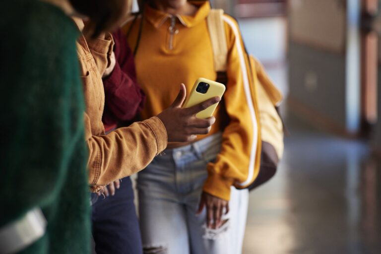 Instagram s'associe aux écoles pour s'attaquer à la cyberintimidation