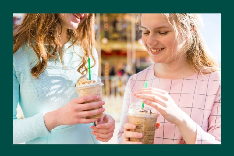 Les nouveaux lattes de protéines de Starbucks sont-ils sûrs pour les adolescents?