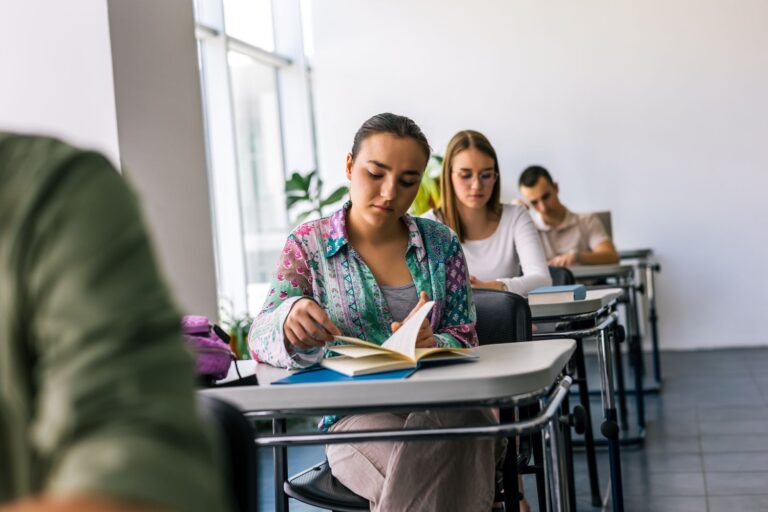 83 % des parents pensent que « les écoles devraient enseigner les compétences financières plutôt que Shakespeare » – mais il y a de la place pour les deux