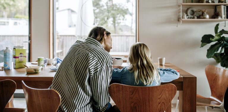 De plus en plus de familles australiennes sont scolarisées à la maison. Comment pouvons-nous nous assurer qu'ils le font bien?