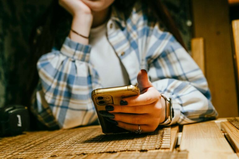 Instagram adopte les règles PG-13 pour les comptes adolescents